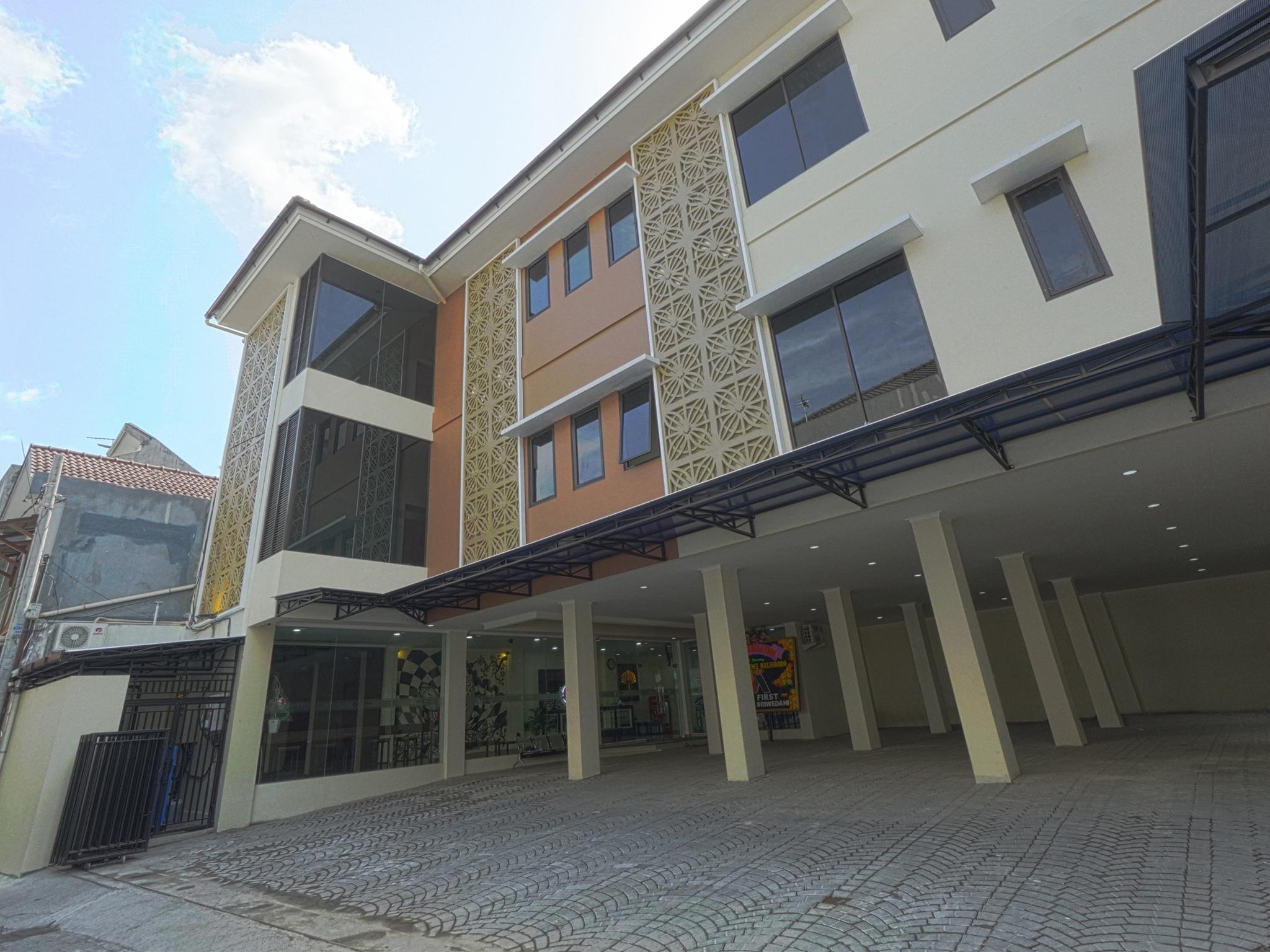 Collection O Yogyakarta Near Jalan Malioboro Formerly Alena Residence Джокьякарта Экстерьер фото